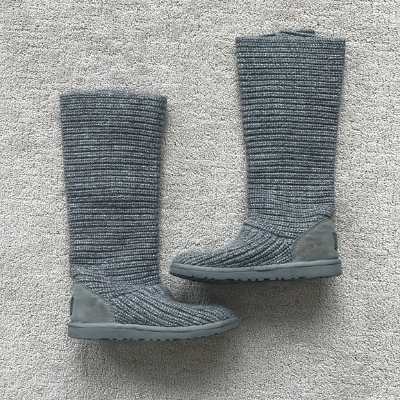 UGG Classic Cardy Boot - Picture 2 of 12